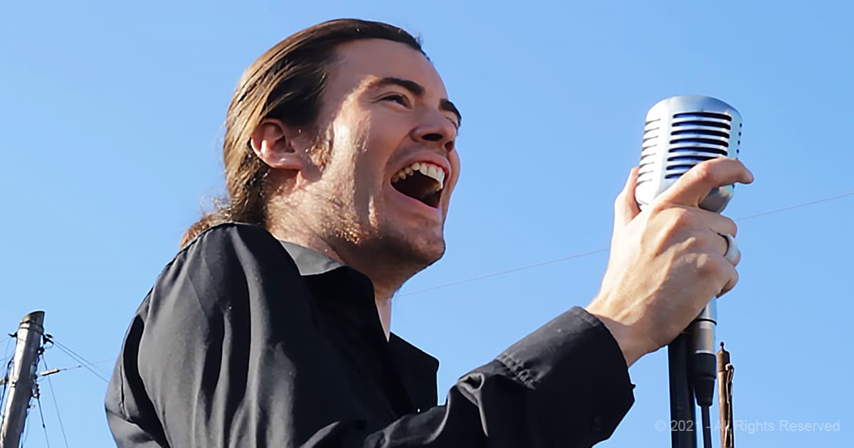 Maxi Borgaro Pours Pure Longing Into ‘Unchained Melody’ - Country Bucket