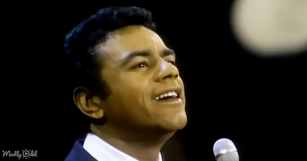 Mathis graces 1969 with mesmerizing ‘Moon River’ melodies - Country Bucket